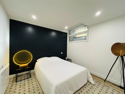 Loft triplex 156 m² à Armentières, lumineux, 3 chambres, séjour 54 m², cuisine ouverte, ascenseur, proche centre et gare. Libre, aucun travaux.