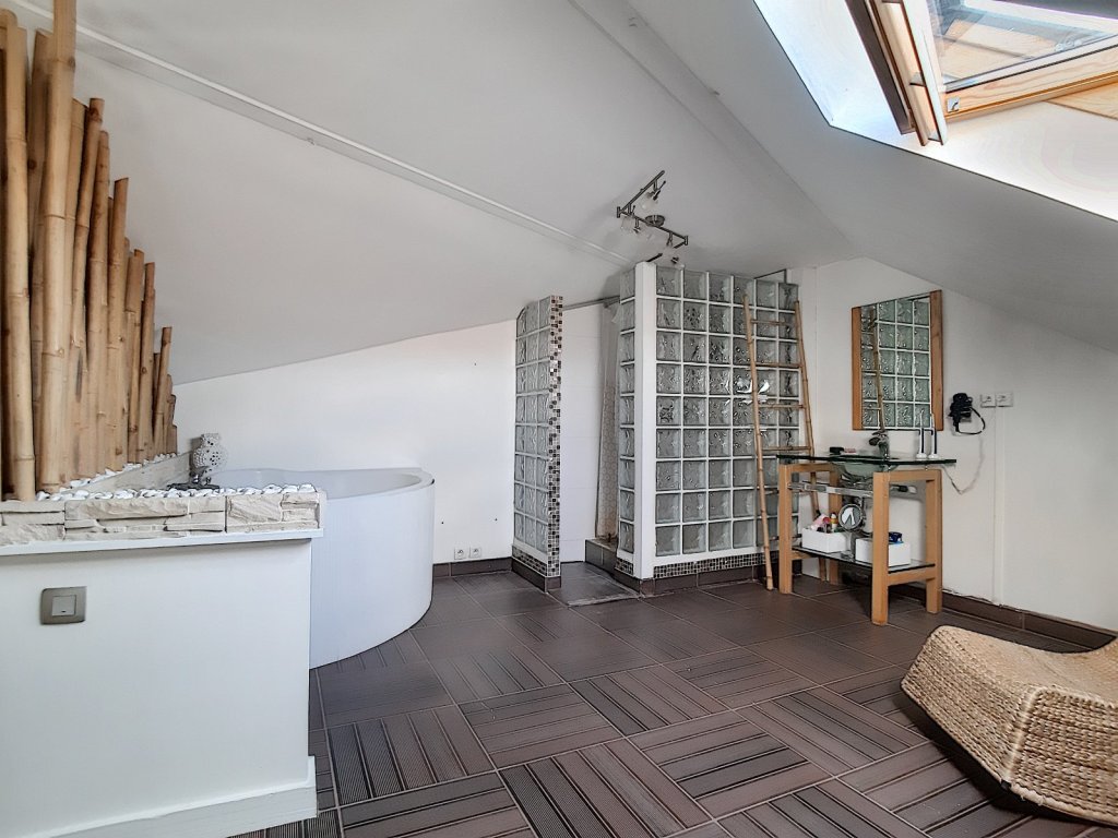 LOFT A VENDRE - WATTRELOS - 160 m2 - 279 000 €